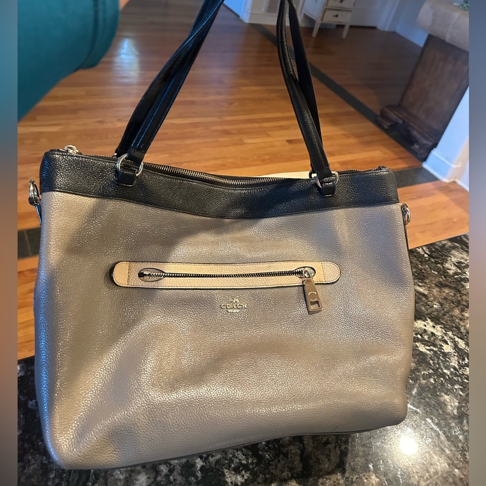 COACH ORIGINAL SATCHEL-CLASSY AND ELEGANT